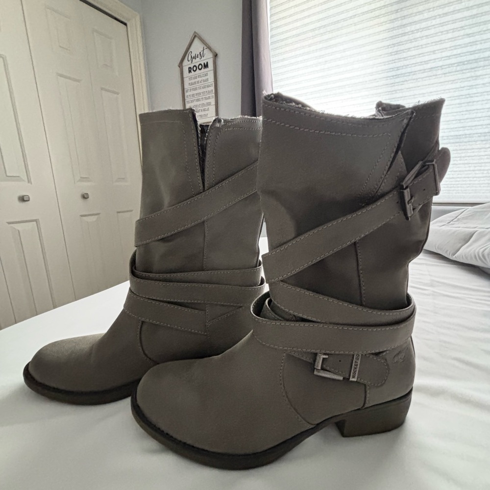 Rocket Dog gray short boots, very cute and easy to slip into.